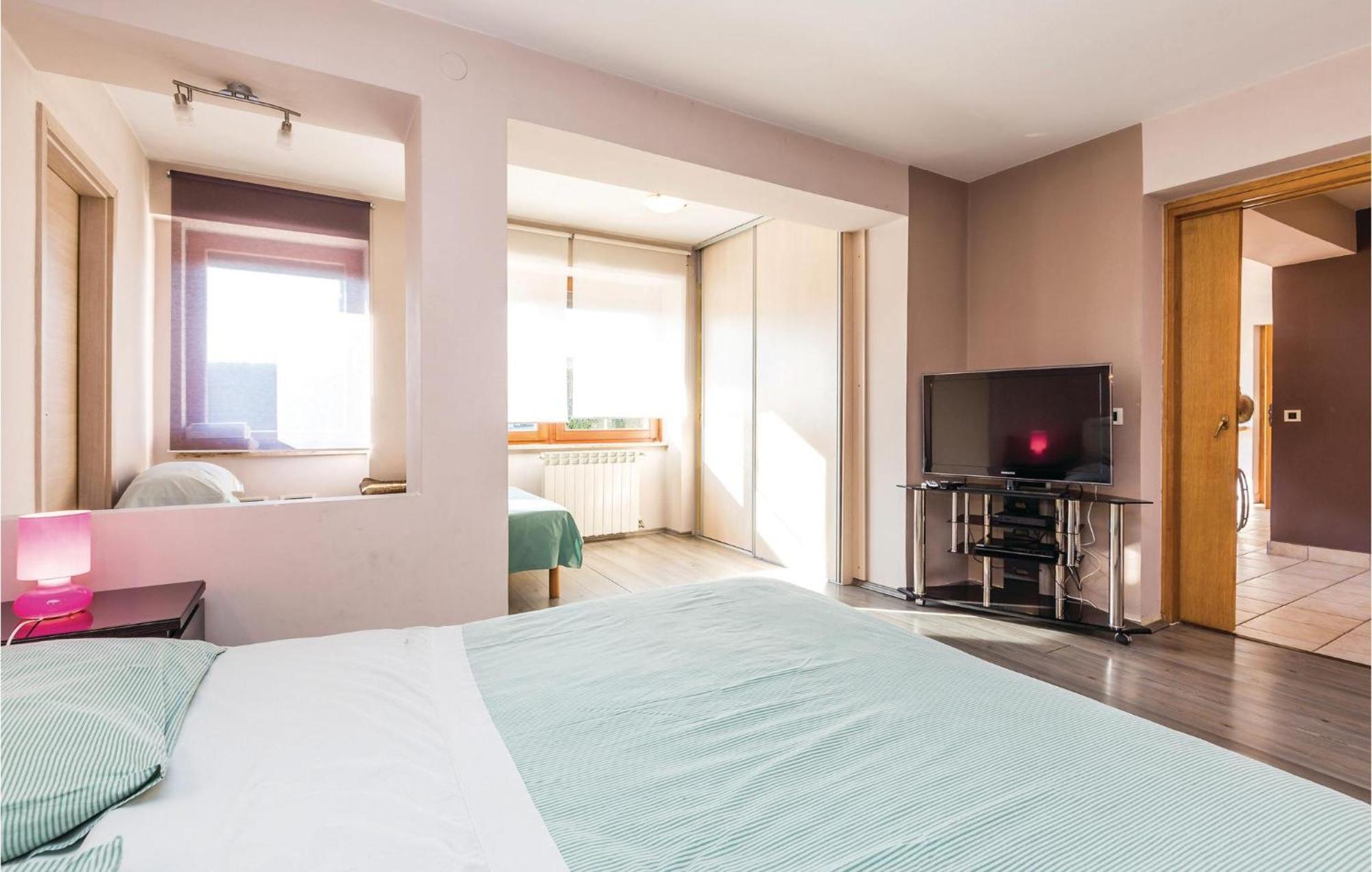 Stunning Apartment In Rijeka With 1 Bedrooms And Wifi ภายนอก รูปภาพ